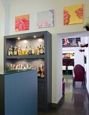 Bar (trong khuôn viên)