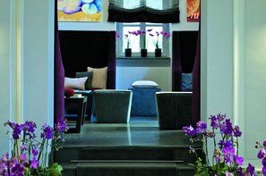 Lobby sitting area - Albergo Palazzo Decumani (Naples)