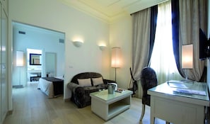 Suite Junior | Living area | LCD TV, first-run movies, pay movies