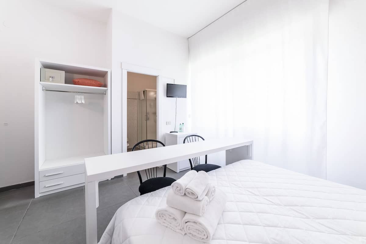 1 sovrum, duntäcken, minibar och värdeförvaringsskåp på rummet