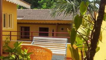 Deluxe Cottage | Terrace/patio