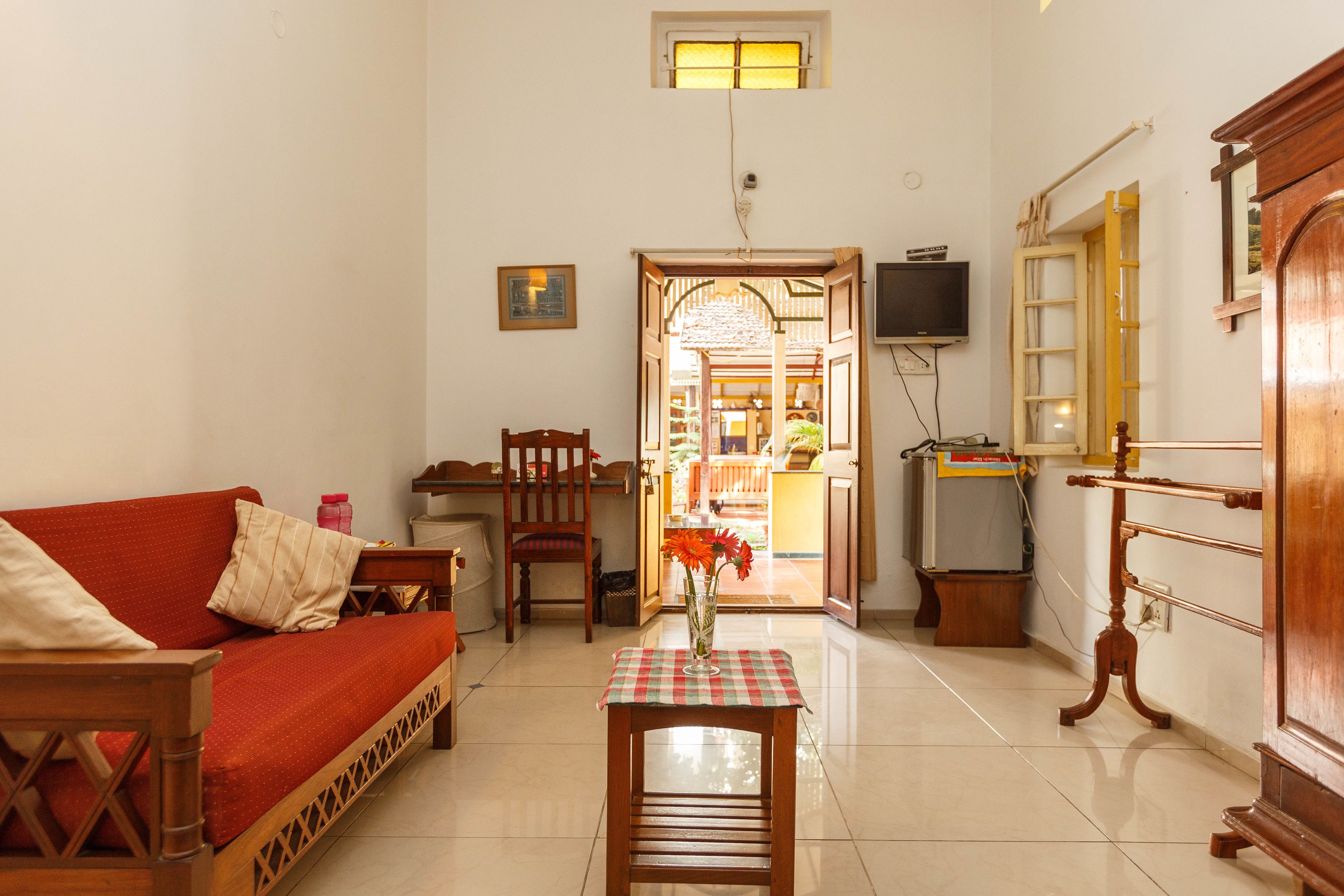 deluxe cottage | in-room safe, desk, iron/ironing board, free wifi