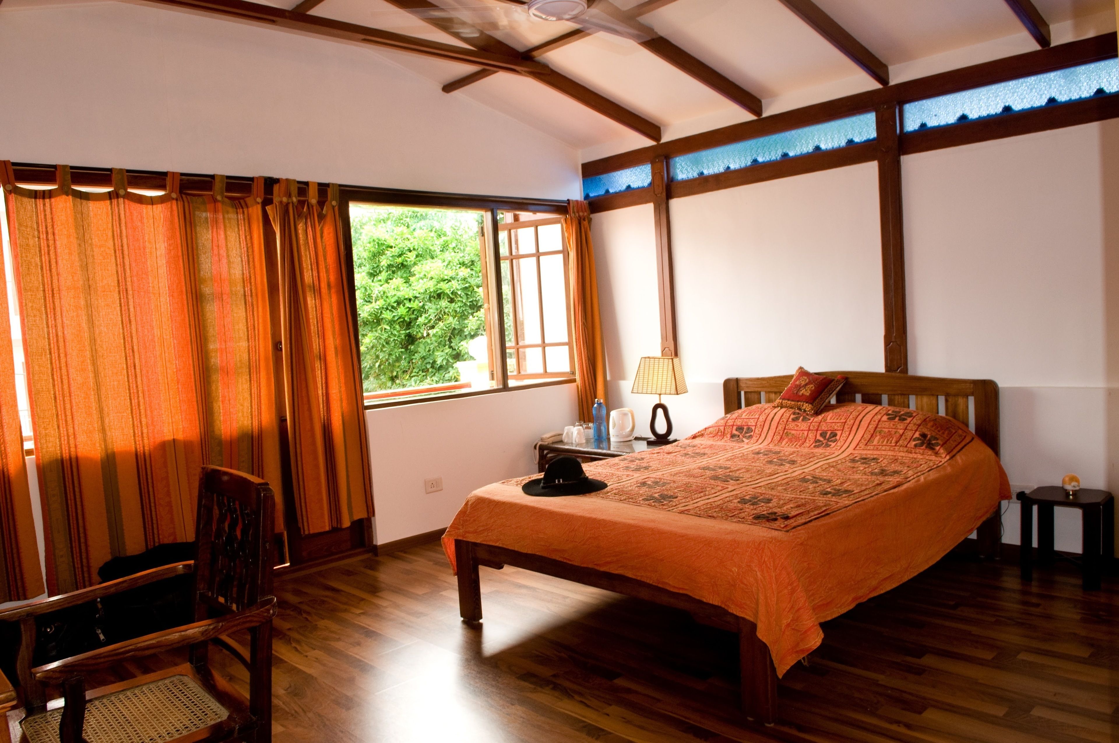 deluxe cottage | in-room safe, desk, iron/ironing board, free wifi