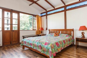 Deluxe Cottage | In-room safe, desk, iron/ironing board, free WiFi - Casa Cottage (Bengaluru)