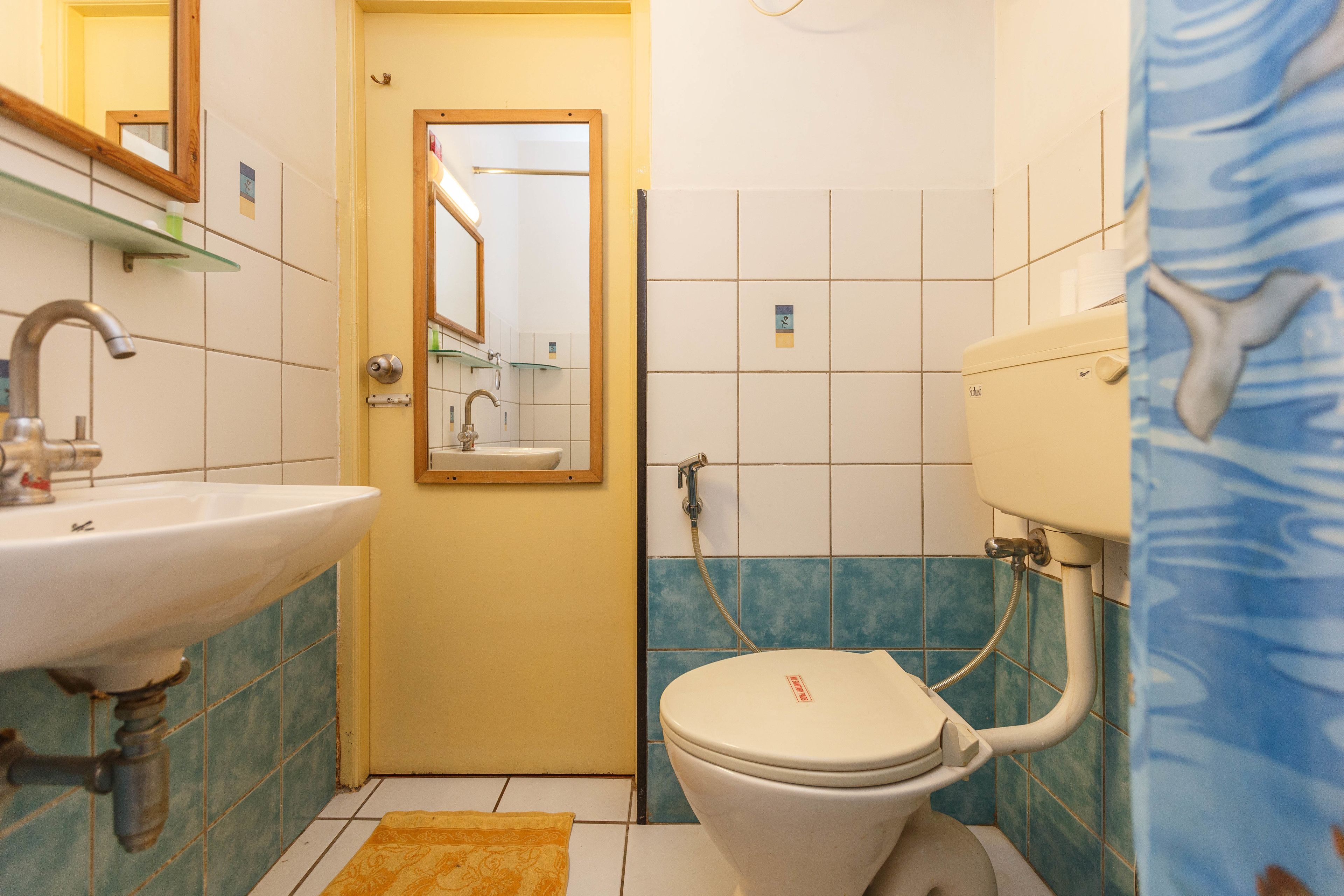 deluxe cottage (studio) | bathroom | shower, hair dryer, towels