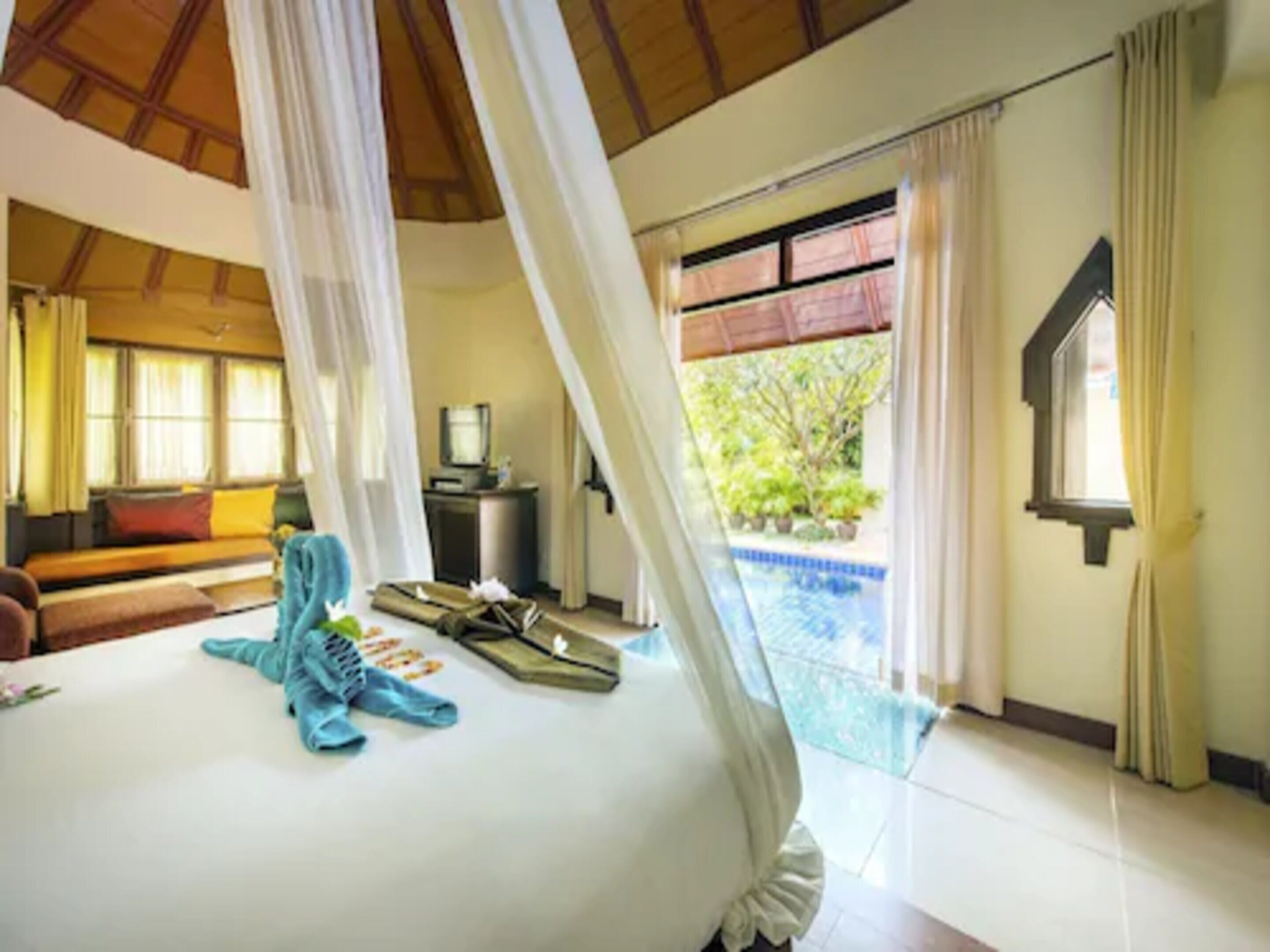 Platinum Suite | Minibar, in-room safe, desk, free WiFi