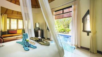 Platinum Suite | Minibar, in-room safe, desk, free WiFi