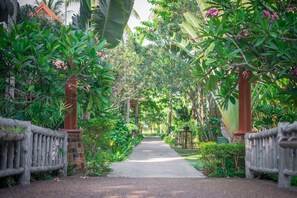 Garden - Chada Lanta Beach Resort  (Ko Lanta)