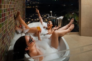 2 Bedroom Ocean View Royal Suite | Minibar, in-room safe, desk, blackout curtains - The Zign Hotel (Pattaya)