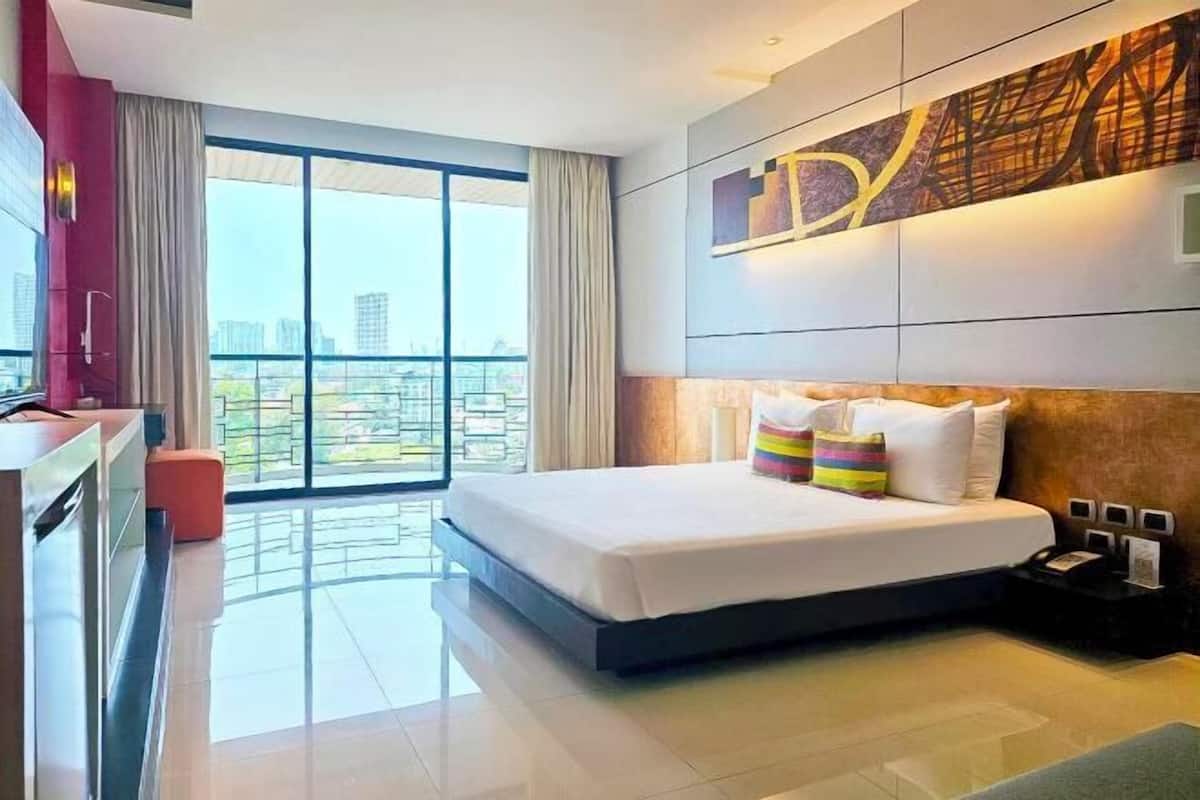 1 bedroom, minibar, in-room safe, desk