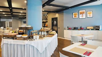 Petit déjeuner buffet servi tous les jours en supplément