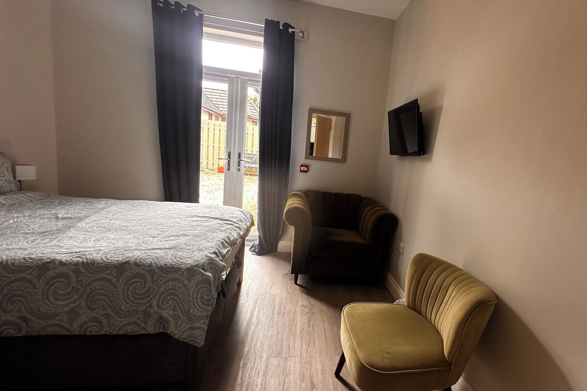 Family Room Disability Access  | Matelas Select Comfort, coffres-forts dans les chambres
