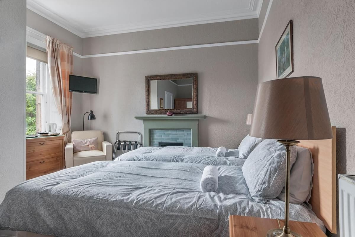 Camera con letto matrimoniale o 2 letti singoli, bagno in camera (King bed) | Materassi Select Comfort, una cassaforte in camera, ferro/asse da stiro