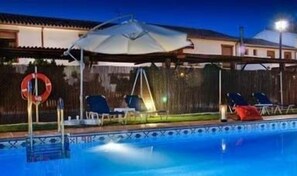 Piscine extérieure (ouverte en saison)