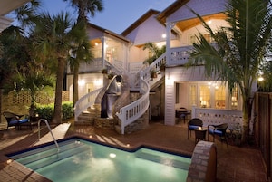 2 piscinas al aire libre, tumbonas