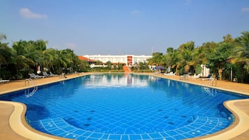 Outdoor pool, open 7:00 AM to 7:00 PM, free pool cabanas, pool umbrellas