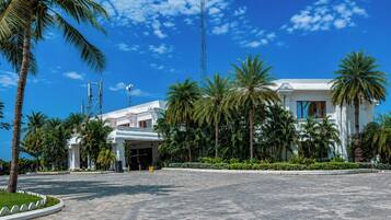 Pintu masuk properti