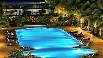 Outdoor pool, open 7:00 AM to 7:00 PM, free cabanas, pool umbrellas