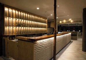 2 bars/lounges, poolside bar
