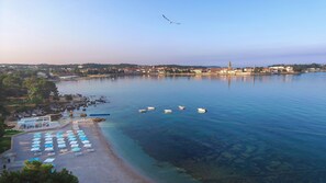 Beach nearby, sun loungers, beach umbrellas, beach volleyball - Valamar Parentino Hotel (Porec)