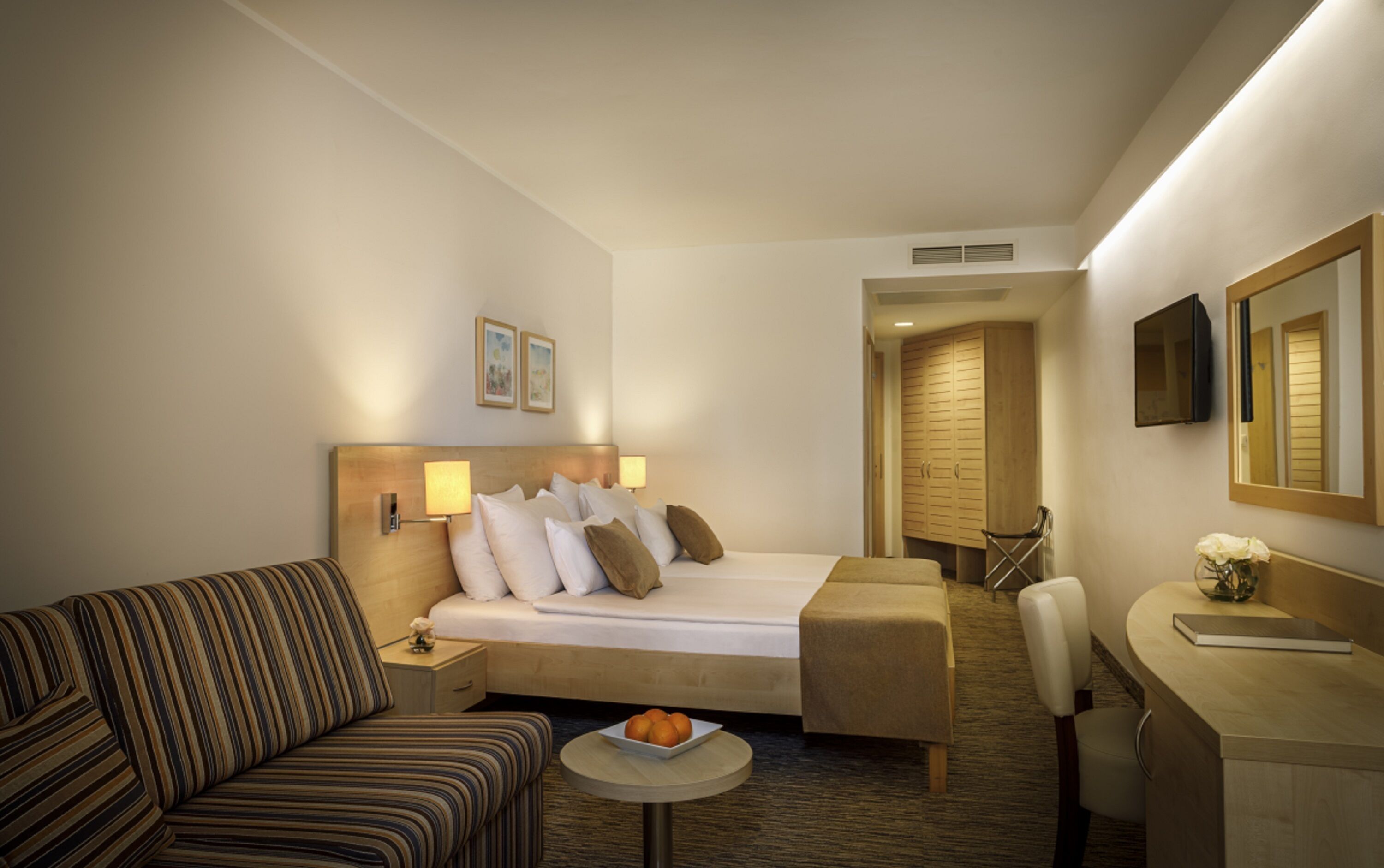 room for 2+2 | 1 bedroom, in-room safe, desk, free wifi