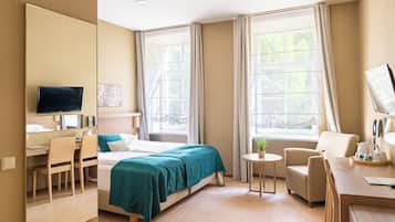 Kamar Double atau Twin Superior | Minibar, brankas, meja kerja, dan tirai kedap cahaya