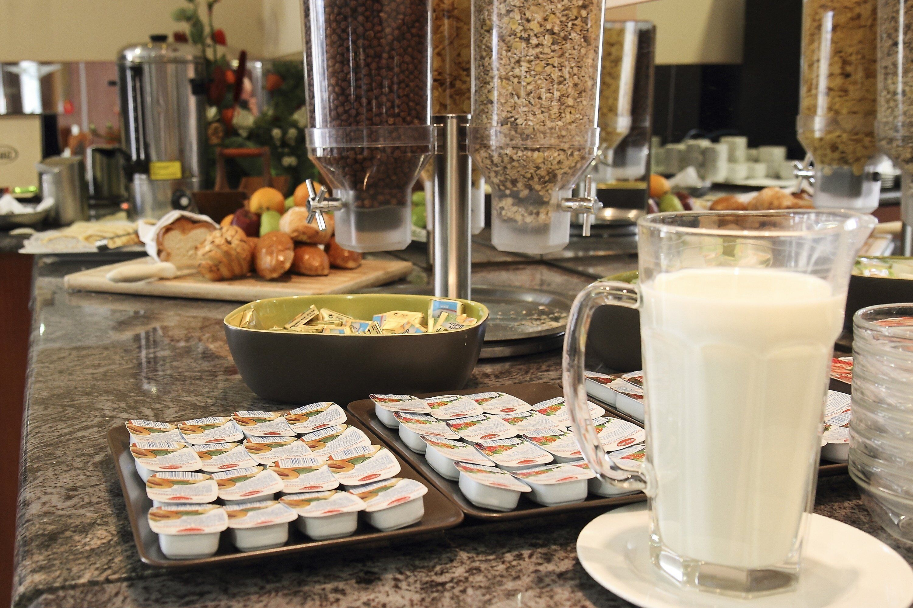 Se ofrece un desayuno bufé (12000 HUF por persona)