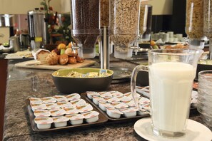 Desayuno buffet todos los días (con cargo) 