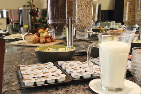 Daily buffet breakfast for a fee. Airport Hotel Budapest