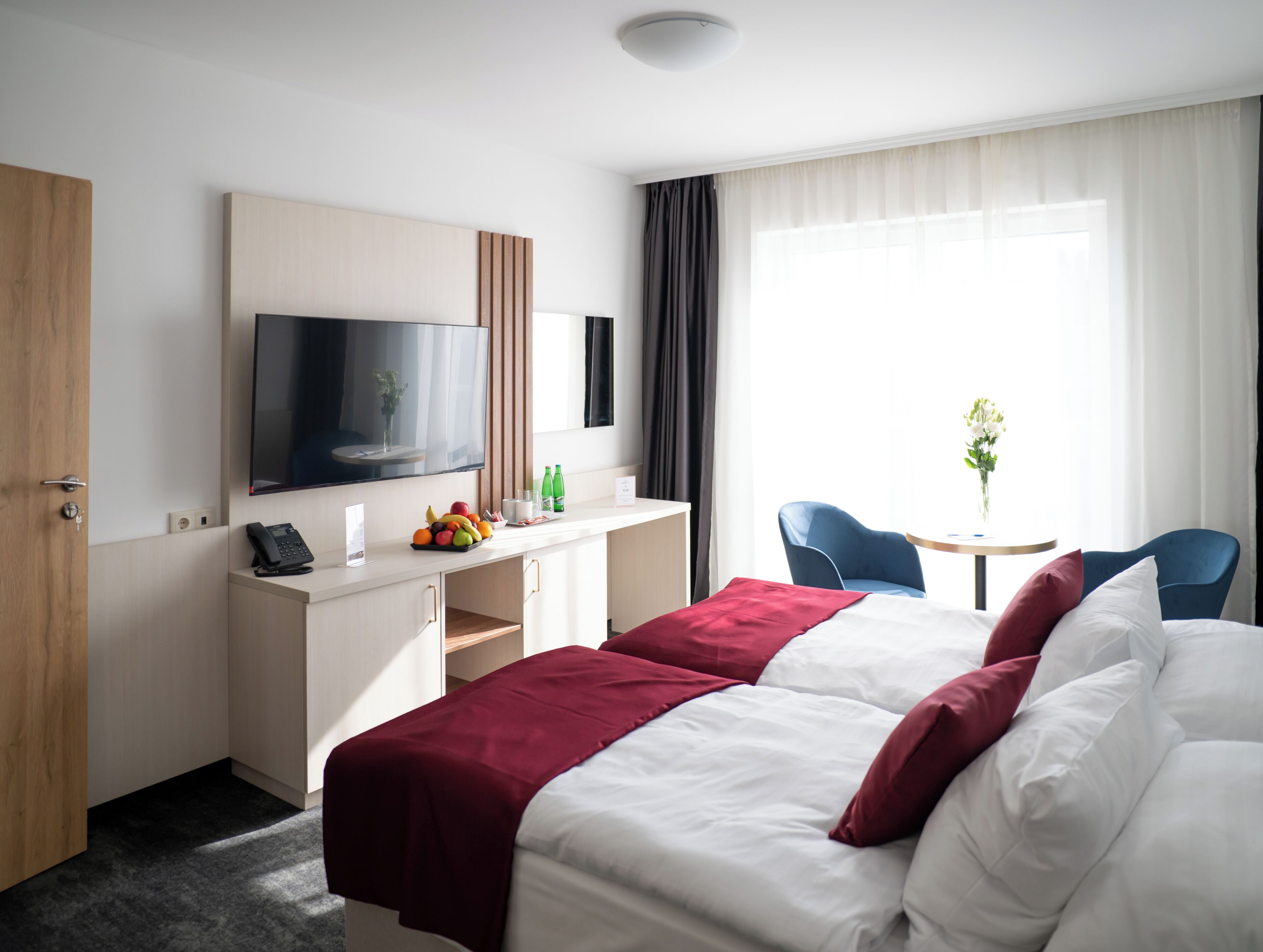 Apartment | Minibar, in-room safe, blackout drapes, iron/ironing board