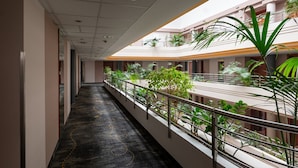 Lobby-lounge