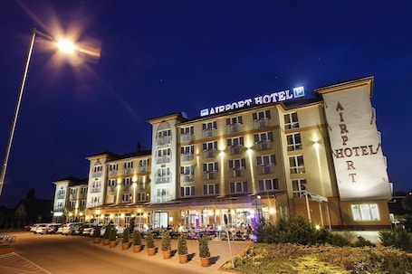 Exterior. Airport Hotel Budapest