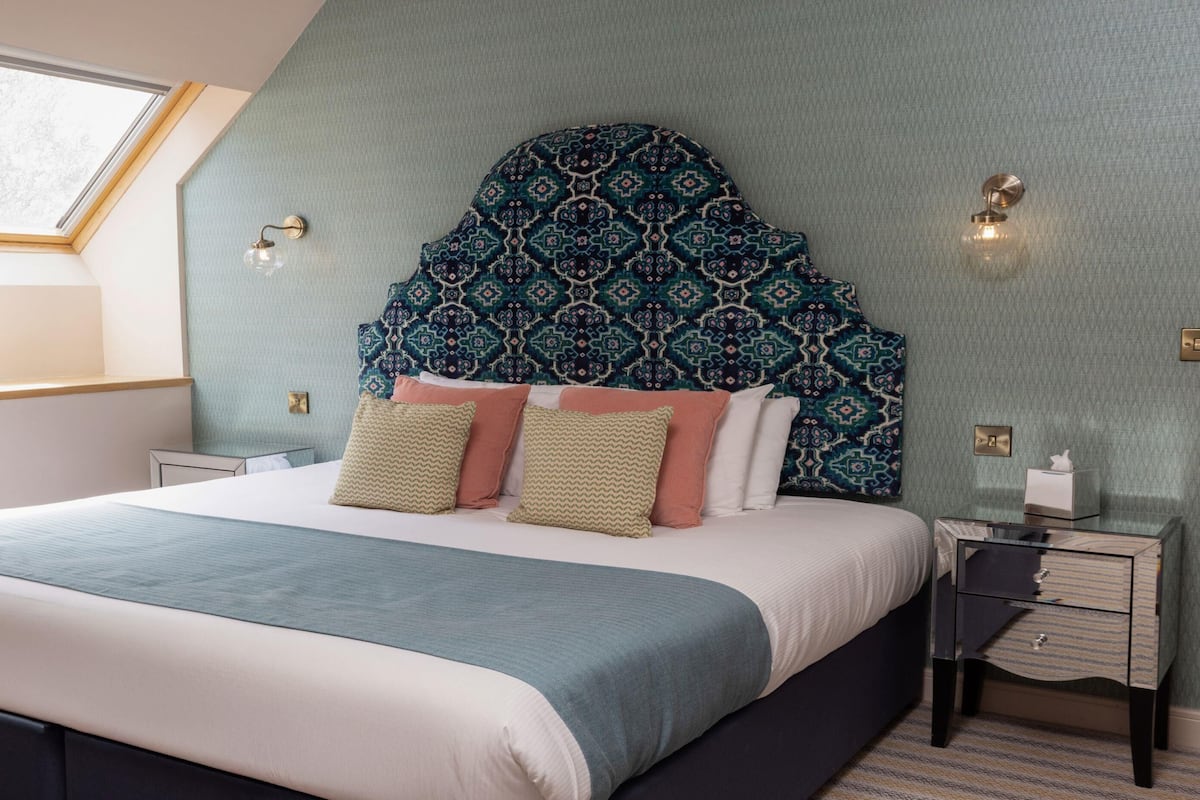 Hypo-allergenic bedding, desk, iron/ironing board, free WiFi