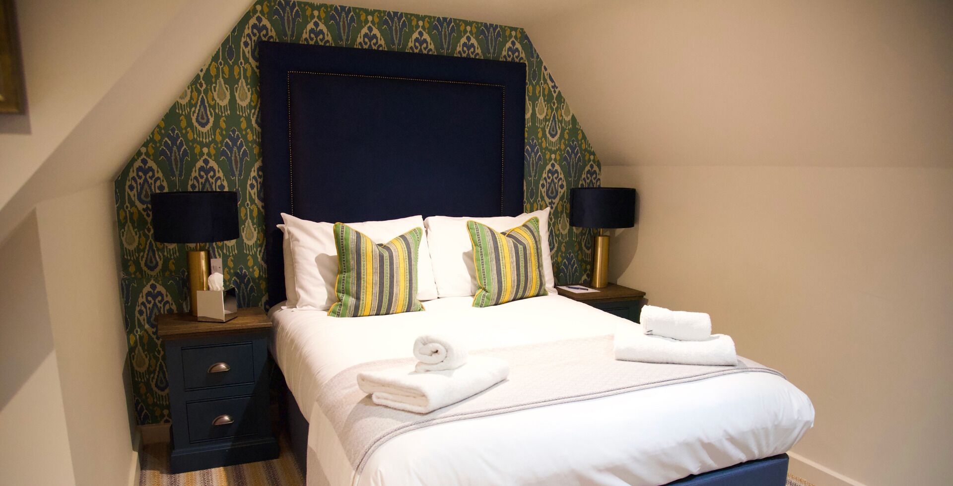 Dobbeltrom – comfort | Allergitestet sengetøy, skrivebord for bærbar PC og strykejern/-brett