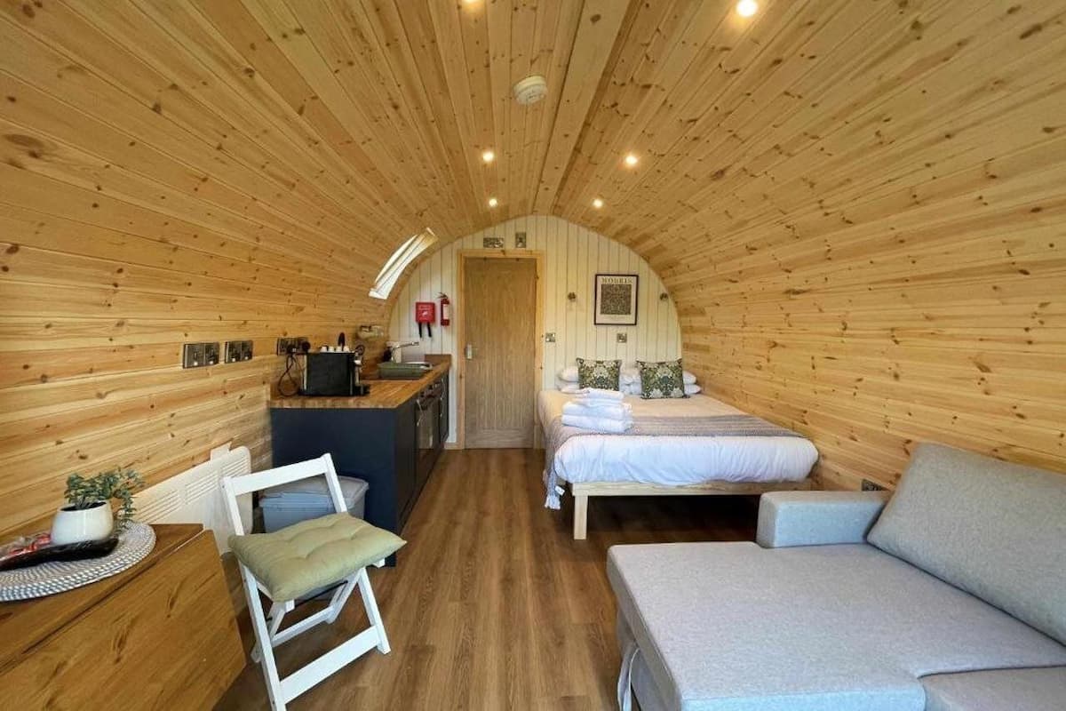 Standard Cabin | Hypo-allergenic bedding, laptop workspace, iron/ironing board, free WiFi