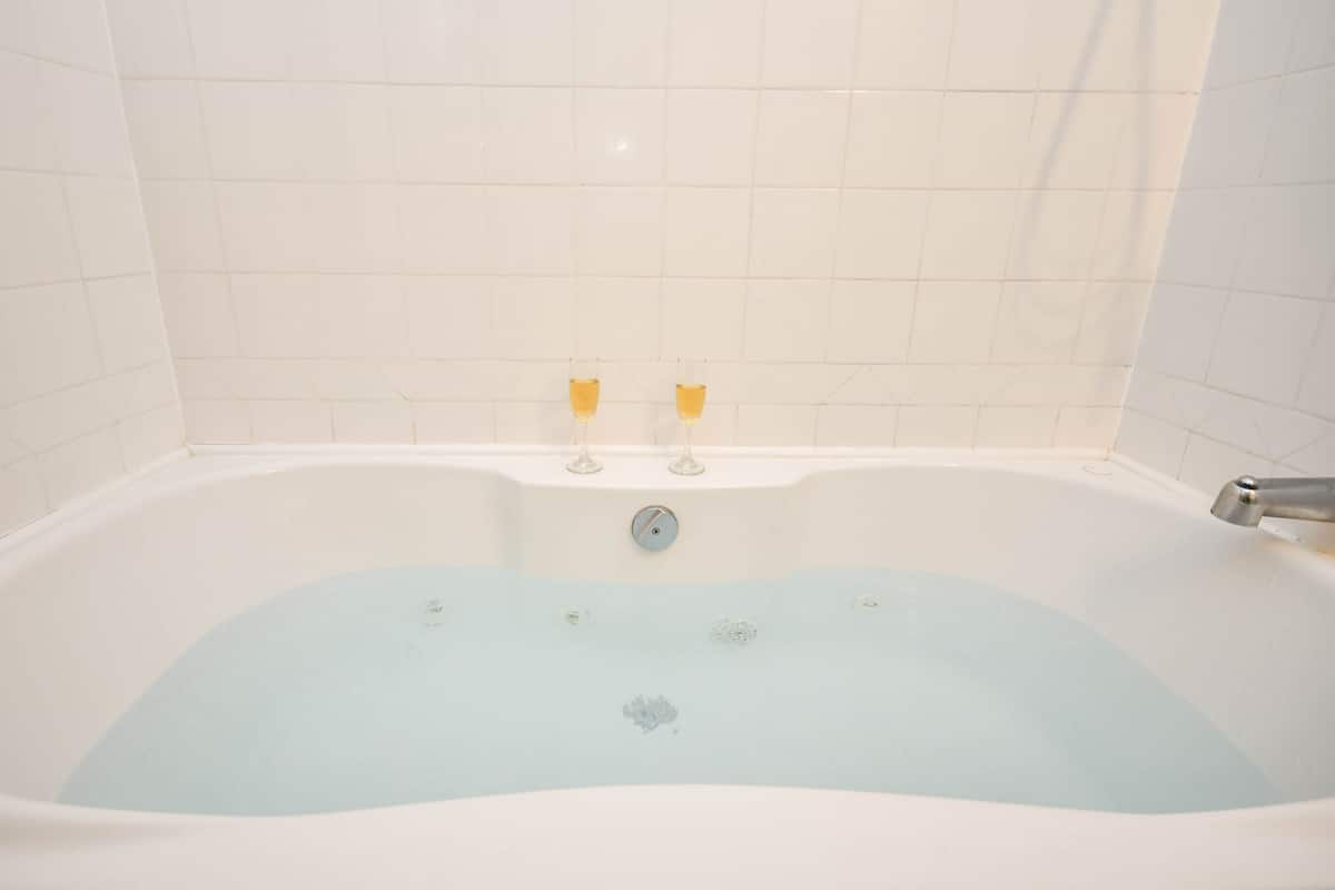 Double Room, Ensuite (Baysuite) | Indoor spa tub