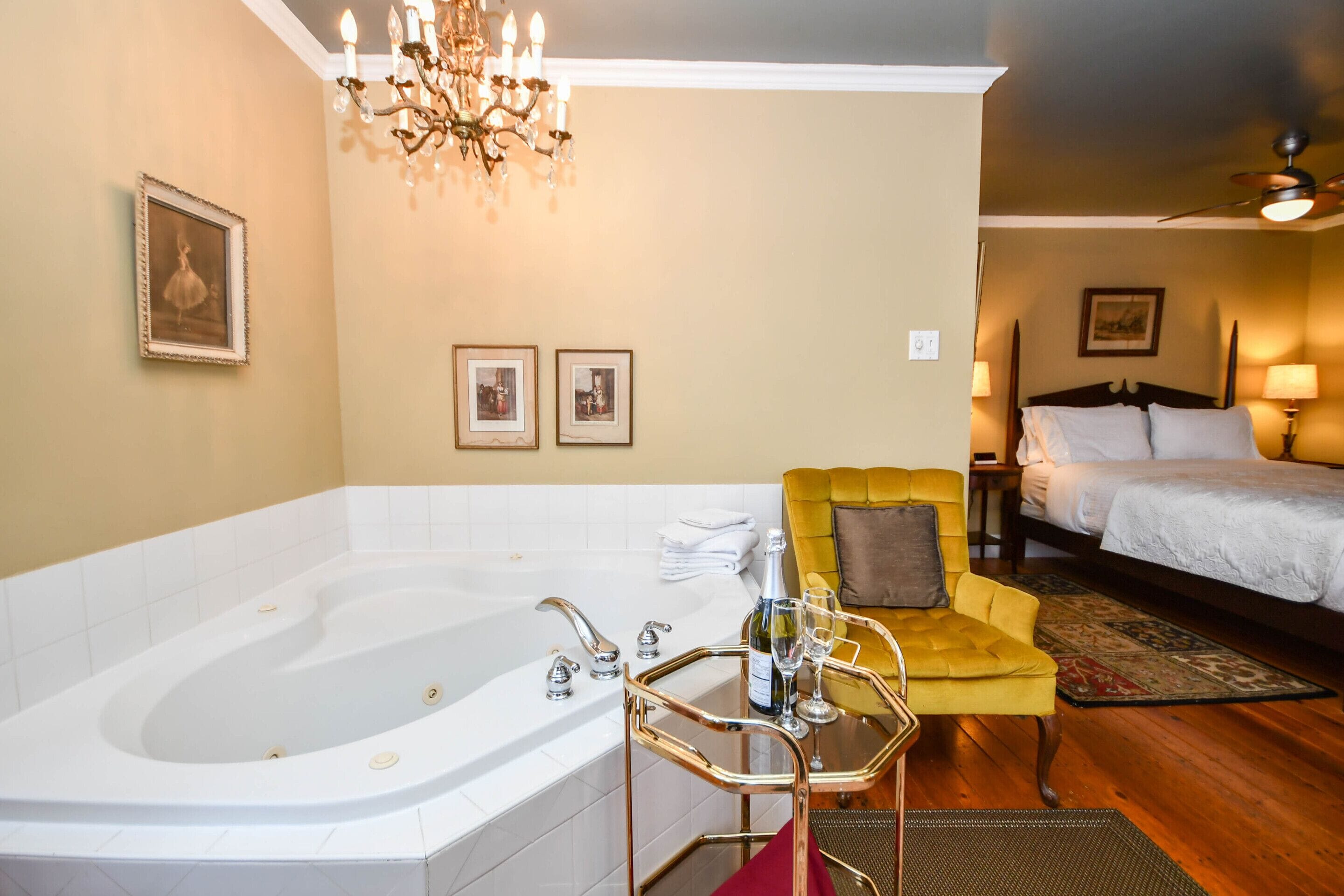 Deluxe Suite, Ensuite (Surfside Retreat) | Indoor spa tub
