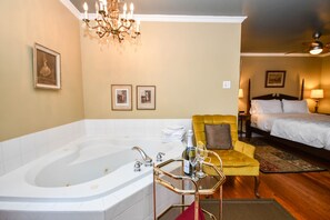 Deluxe-suite - eget badeværelse (Surfside Retreat) | Indendørs spabad