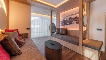 高级套房, 1 间卧室 | 起居区 | 平板电视、收费电影