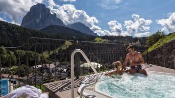 Tina de hidromasaje al aire libre