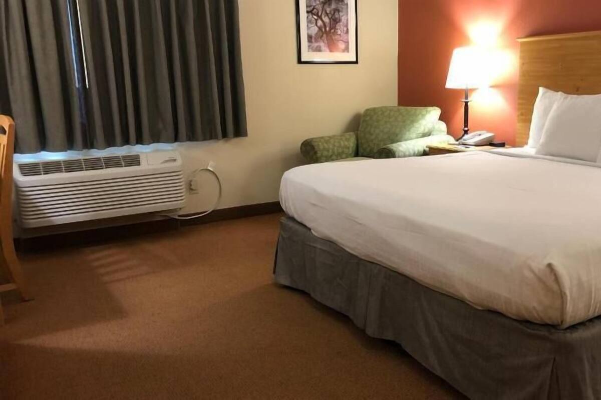 In-room safe, desk, iron/ironing board, free cribs/infant beds