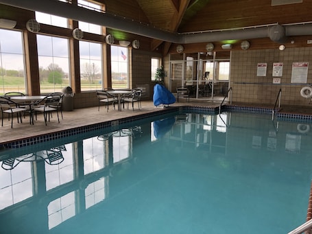 Una piscina cubierta