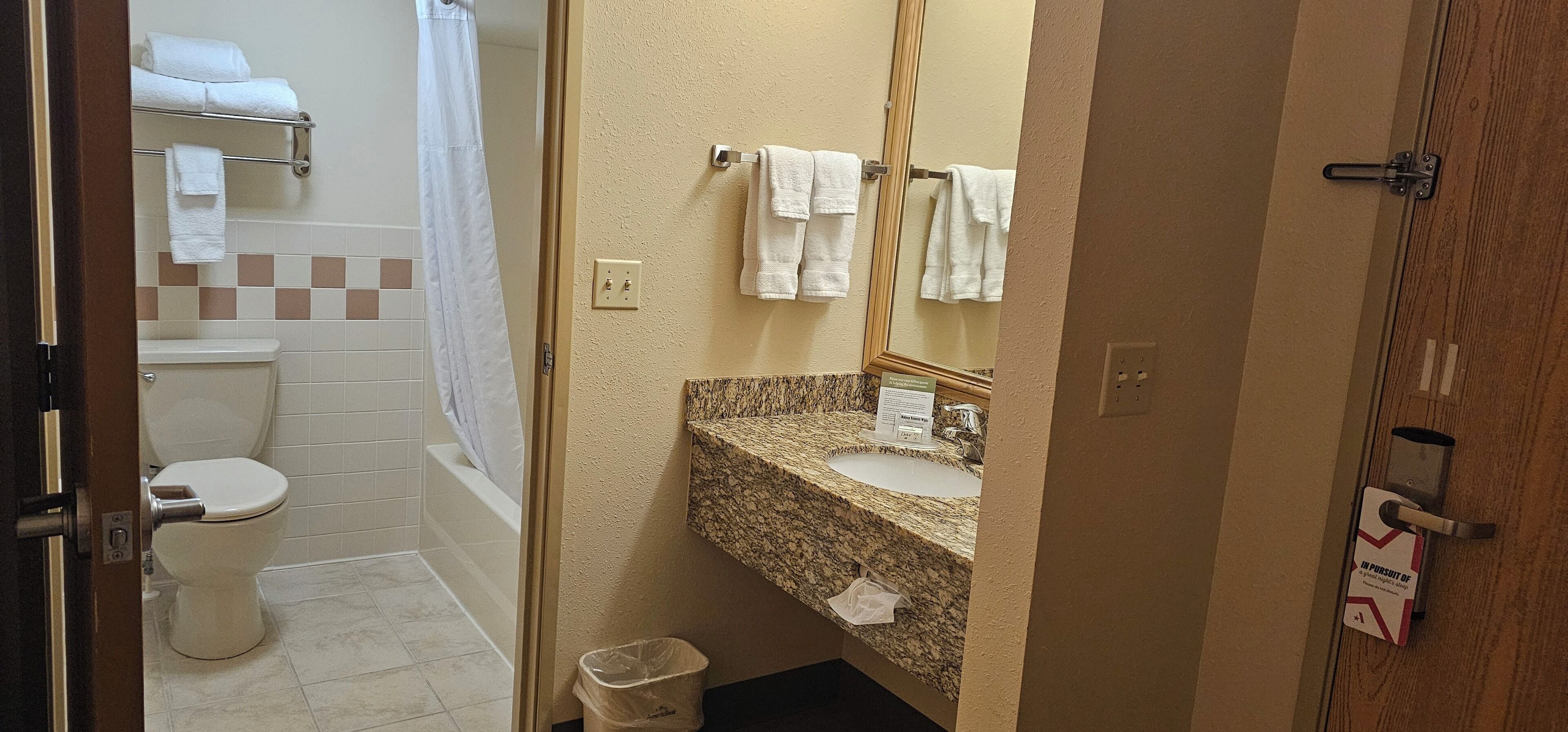 room, 1 king bed, non smoking | bathroom | combined shower/bathtub, free toiletries, hair dryer, towels