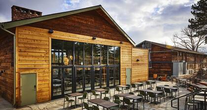 Trailhead Lodge Rocky Mountains