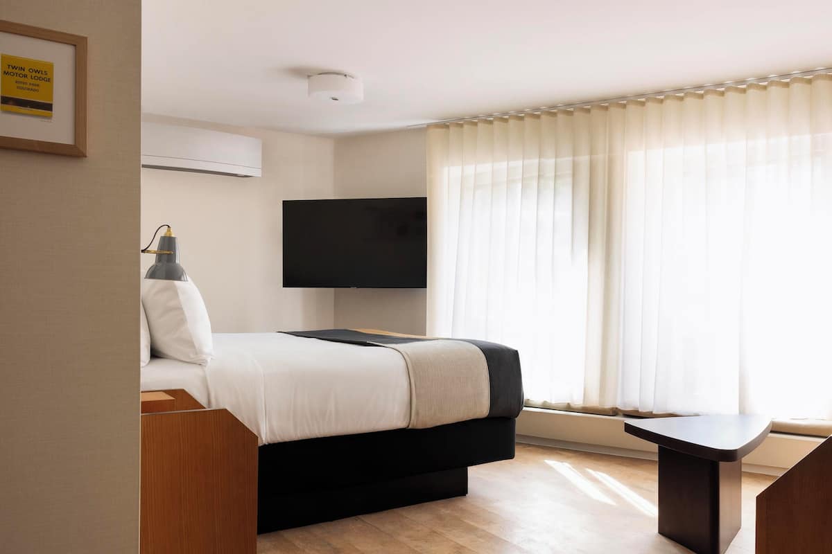 Suite, 3 Single Beds, Mountain View