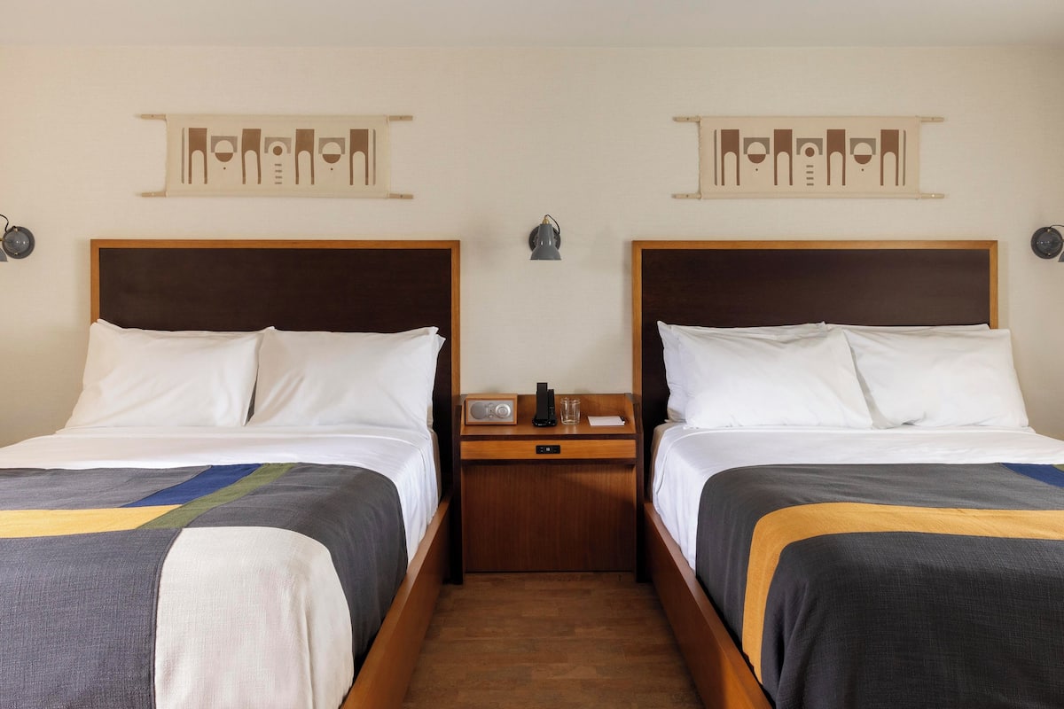 Premium bedding, minibar, in-room safe, laptop workspace