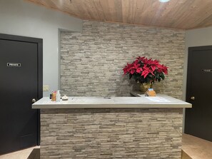 Reception - Valley Hi Motel - Near Winter Park Visitor Center (Winter Park)