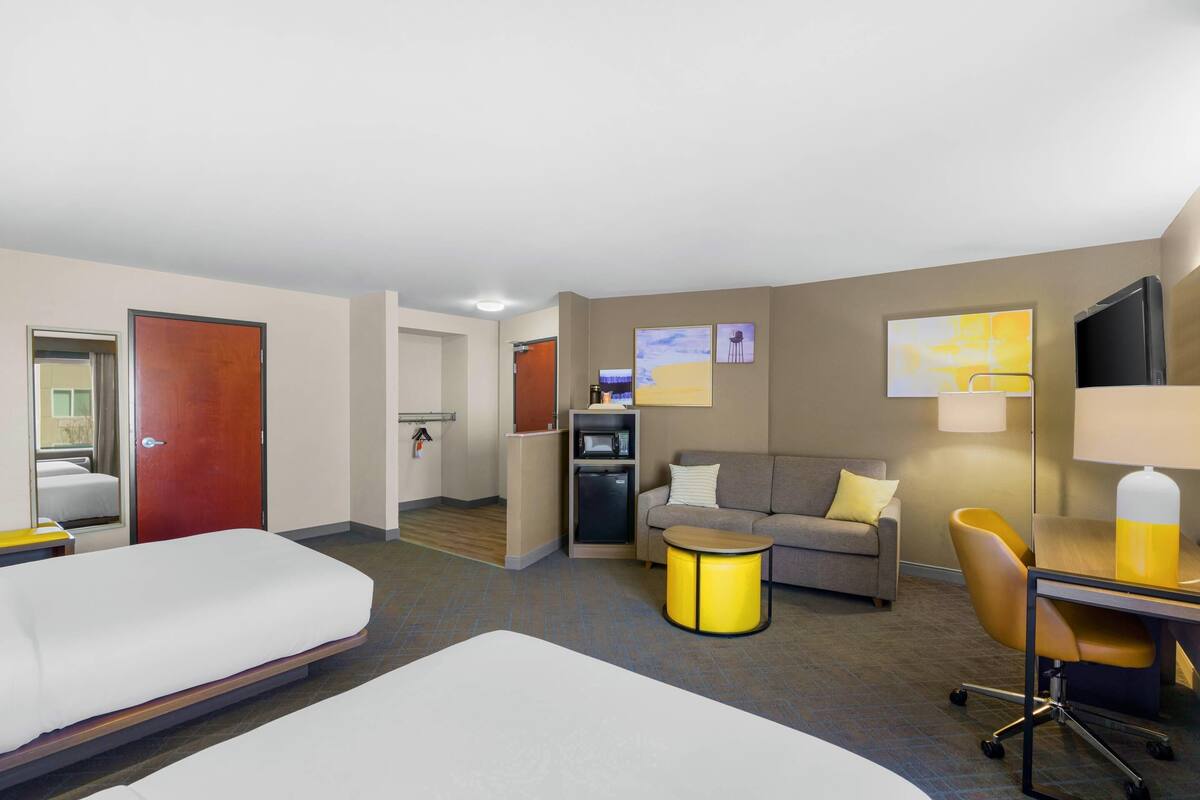 Suite, Multiple Beds, Accessible, Non Smoking
