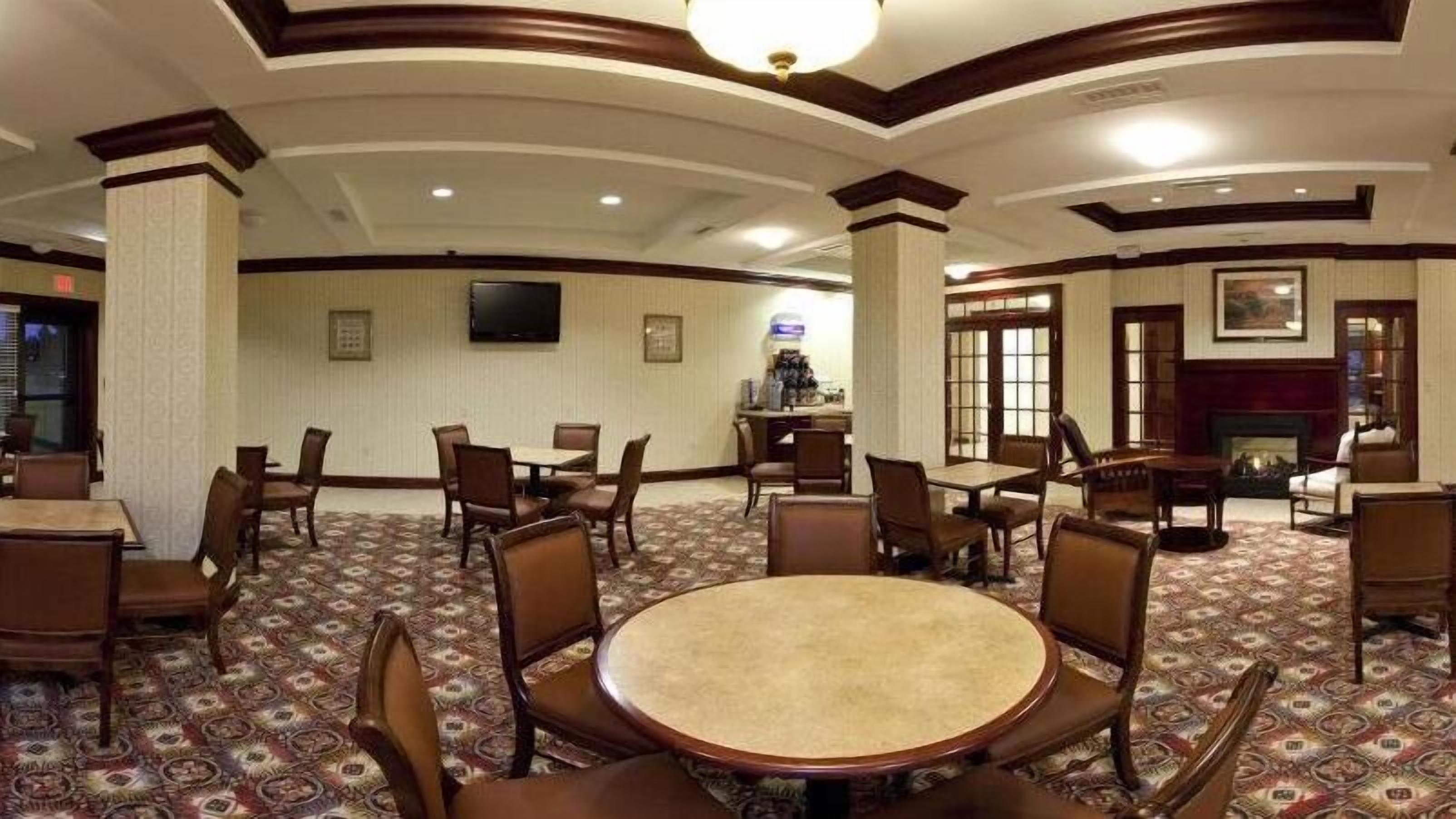 Café da manhã com buffet grátis todos os dias