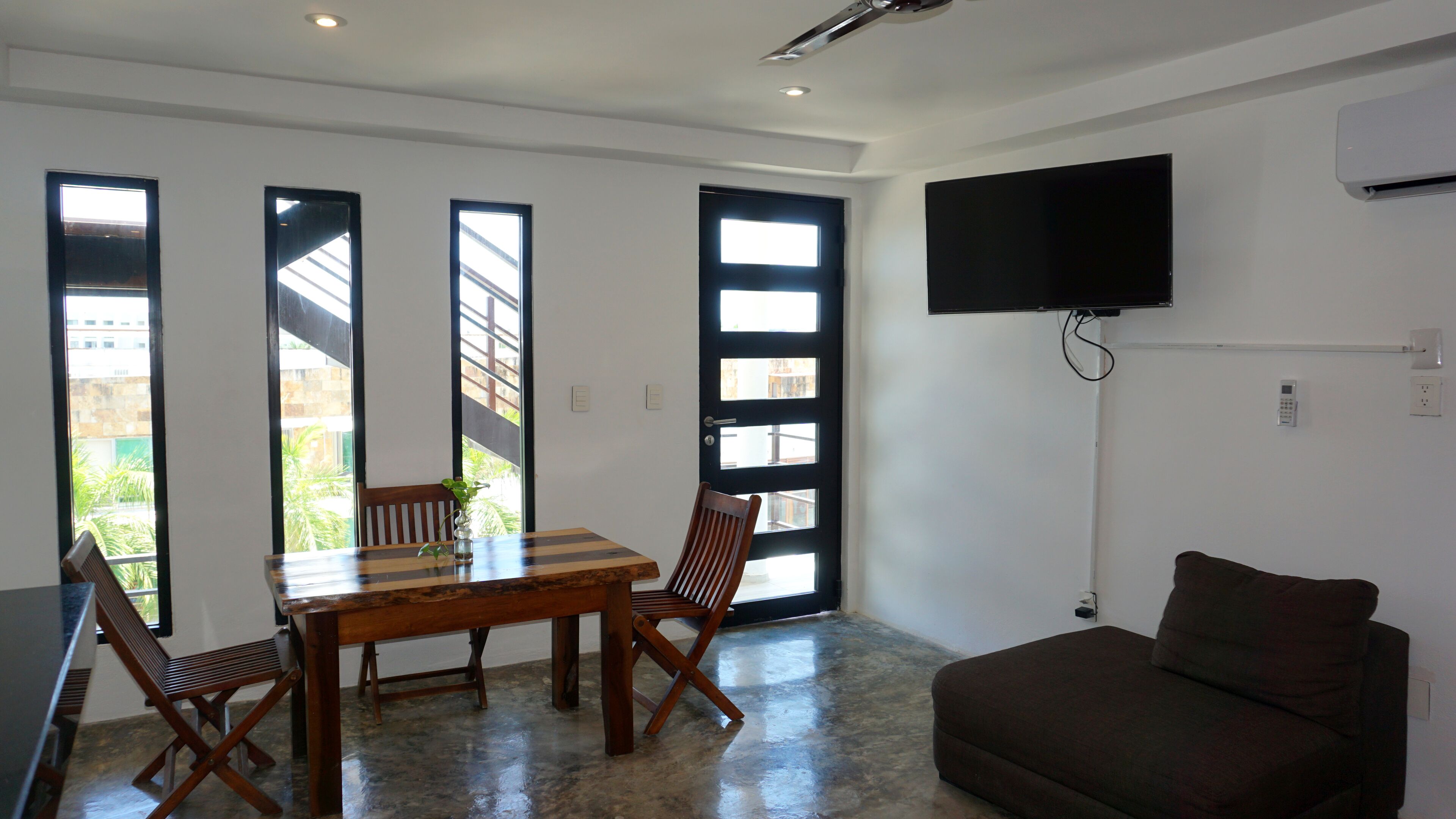 comfort apartment | living area | 32-inch lcd tv with cable channels, tv
